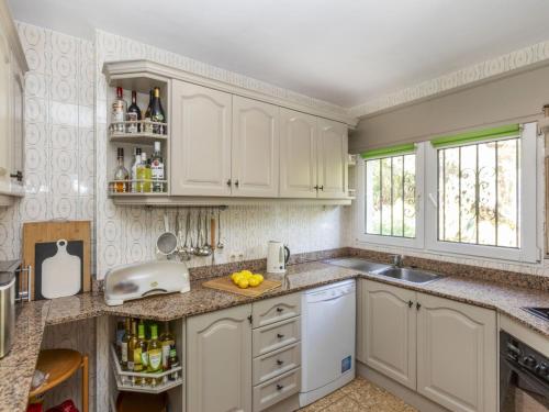 Holiday Home Amigos by Interhome
