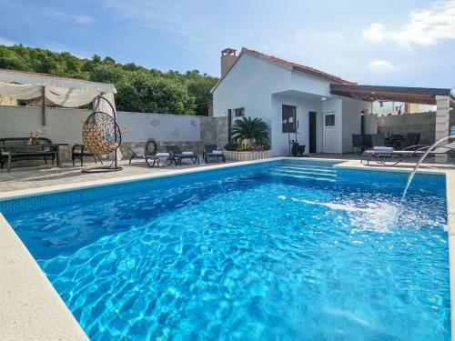 Holiday Home Vinovac by Interhome
