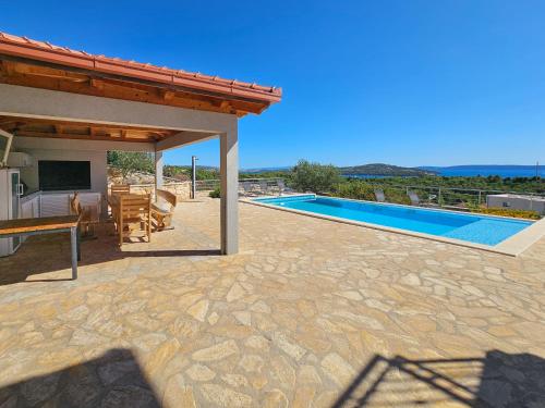 Bazén v ubytování Villa Maris by Interhome nebo v jeho okolí