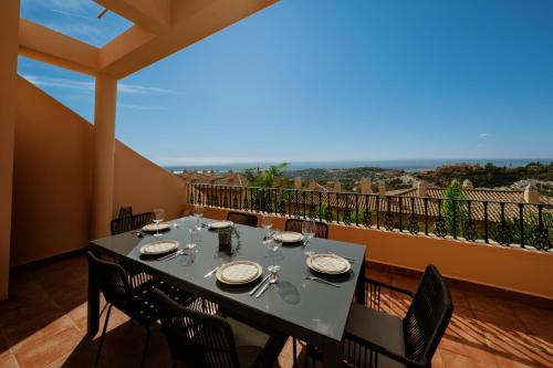 Penthouse with sea views in Nueva Andalucia