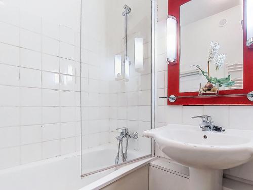 Apartment Les Olympiades-10 by Interhome