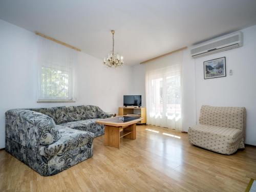 Apartment Hilde Red-2 by Interhome
