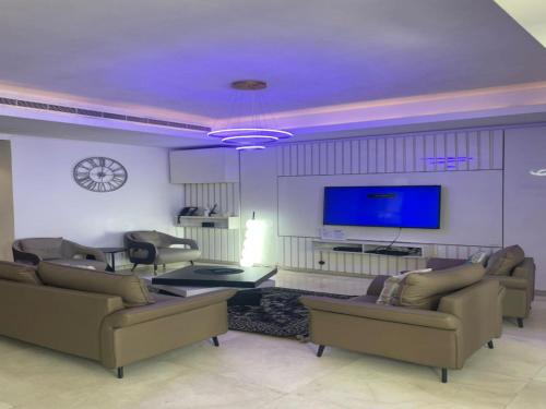 TV a/nebo společenská místnost v ubytování The Vistana Eko Pearl Towers Apartment