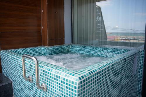 Cameră Dublă Premium cu Jacuzzi - Vedere la Mare photo 3