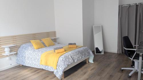 En eller flere senge i et værelse på Appart Épine Strasbourg