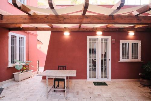 Exclusive hideaway with patio in the heart of Rome