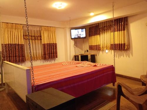a bedroom with a swing bed in a room at GT Homes Peradeniya 