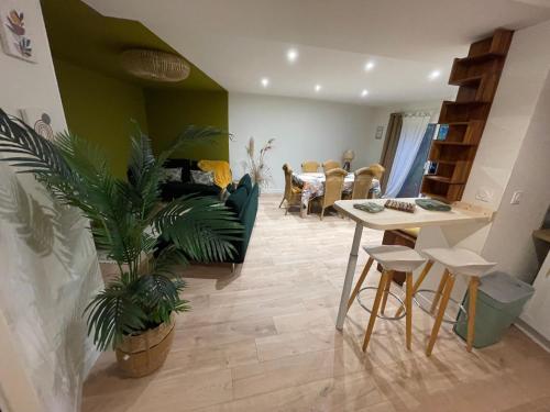 Posezení v ubytování Terra Verde Appartement nature tout équipé près de Gap