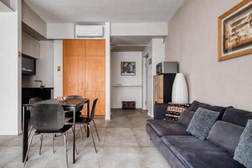 Large Central Apartment Milan’s Navigli – 5 Gu...