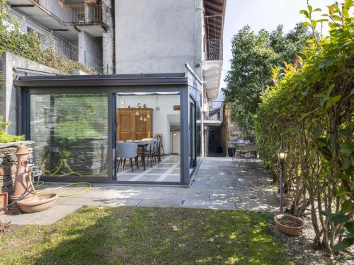 Κήπος έξω από το Holiday Home La Maison de Tobie by Interhome