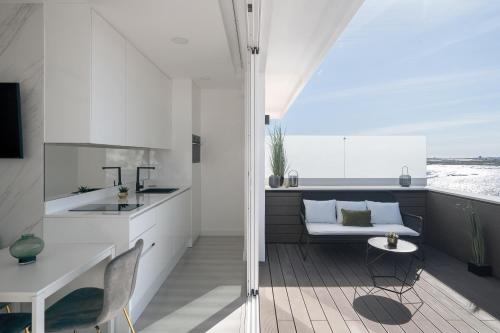Downtown, 1br with a first row view over the sea