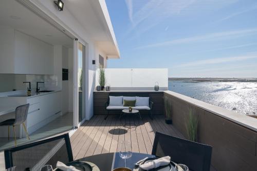 Downtown, 1br with a first row view over the sea