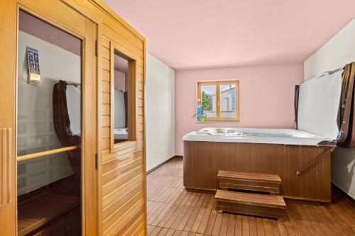 Villa Palatium for 14 people in Fazana with sauna & jacuzzi only 800 meters from the beach