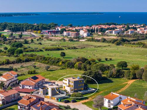 Villa Palatium for 14 people in Fazana with sauna & jacuzzi only 800 meters from the beach