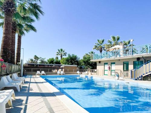 Πισίνα στο ή κοντά στο Holiday Home Duca Amedeo Camping Village by Interhome