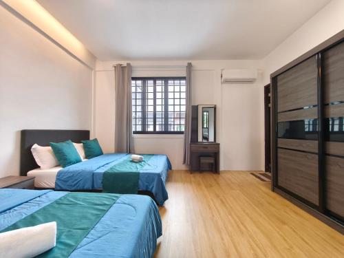a hotel room with two beds and a television at Mantis 5B ,onehomestay, Sibu in Sibu