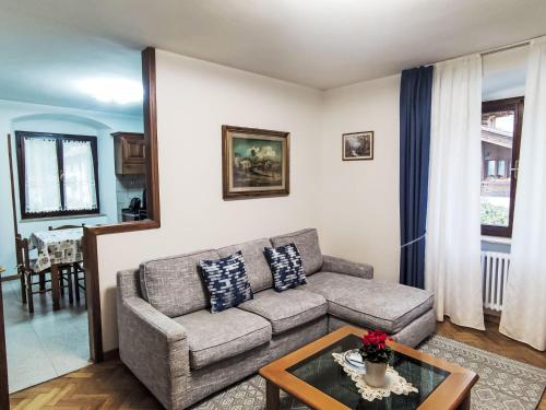 Posezení v ubytování Apartment Campredos by Interhome