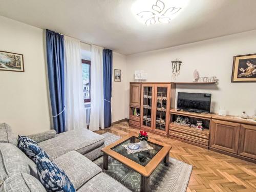 Posezení v ubytování Apartment Campredos by Interhome