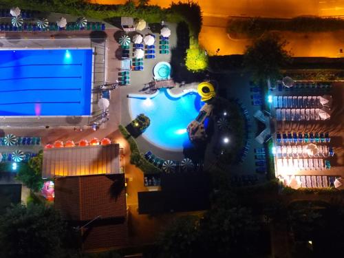 Πισίνα στο ή κοντά στο Holiday Home Happy Camp Mobil Homes in Riccione by Interhome