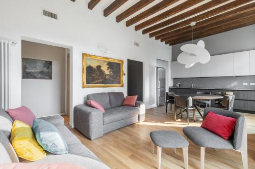 Tricolore - Luxury Apartments By Design Club Collection