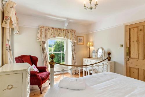 Katil atau katil-katil dalam bilik di Pendre Farmhouse Llwyndafydd