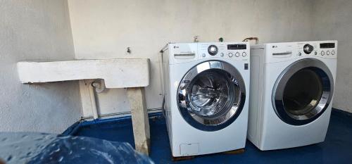 a washing machine sitting next to a wall at Depa Santiago - Arena Guadalajara in Guadalajara