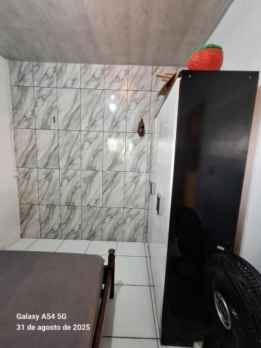 a bathroom with a marble wall and a door at Casa de Praia in Mosqueiro