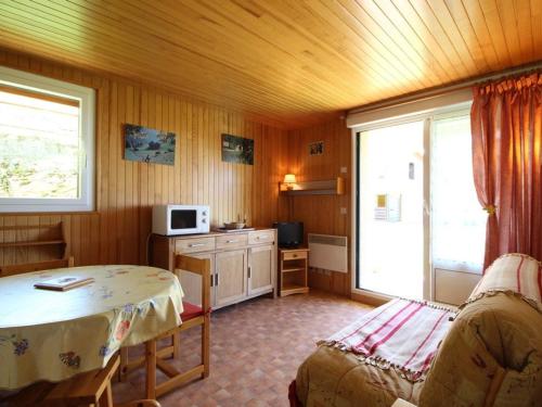 2 pièces, 4 pers, terrasse, rez-de-jardin, face aux pistes, proche centre, équipements inclus - FR-1-572-160