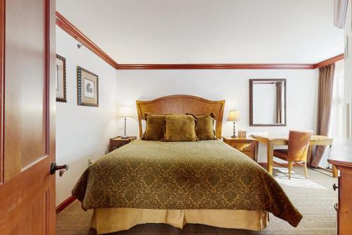 En eller flere senge i et værelse på Resort at Squaw Creek's 319