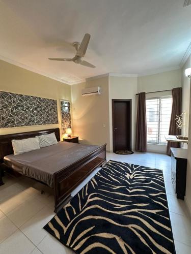 Postel nebo postele na pokoji v ubytování Luxury Villa Upper Portion