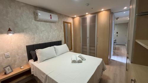 a bedroom with a bed with two shoes on it at Bahamas 357 - Com Garagem Coberta Gratúita in Águas Claras