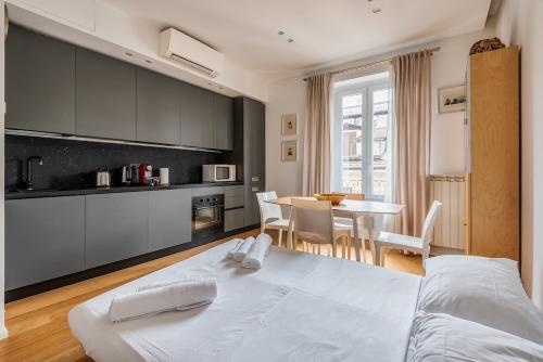 Porta Venezia Charme-2km from Centrale-15' Airport
