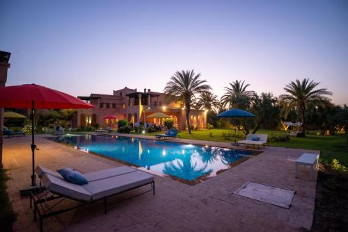 Bazén v ubytování Domaine 3 Riads nebo v jeho okolí