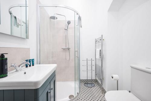 Koupelna v ubytování Northern Bank House Apartments by Escape Ordinary