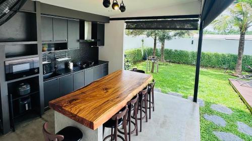 Køkken eller tekøkken på 913 Luxury Pool Villa Khaolak