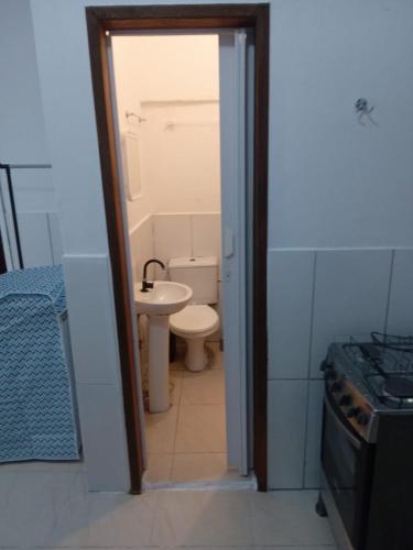 a small bathroom with a toilet and a sink at JK térreo Zona Norte in Porto Alegre