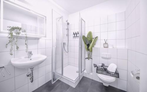 Koupelna v ubytování nestup - Zentrales Apartment mit Boxspringbetten, Smart-TV und ausgestatteter Küche