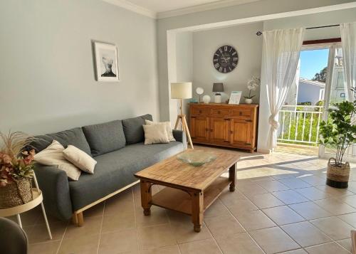 Albufeira 3BR w Pool & AC by LovelyStay