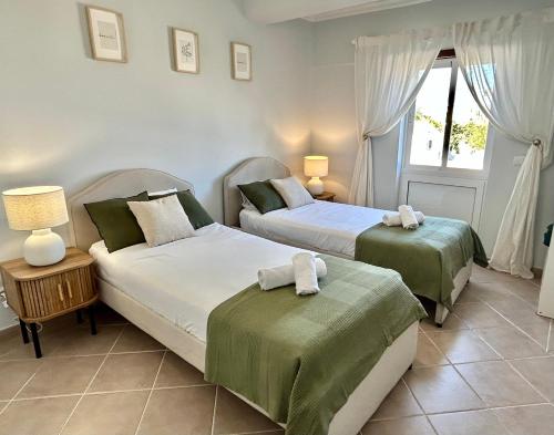 Albufeira 3BR w Pool & AC by LovelyStay
