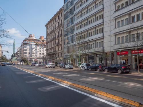 Family Apartment, Duomo 12 min Walk, 5 Guests, Near Covered PARKING