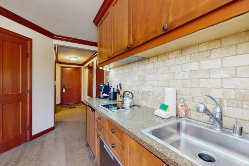 Kuchyň nebo kuchyňský kout v ubytování Resort at Everline Resort & Spa #560