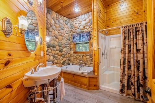 Koupelna v ubytování Hanky Panky - Romantic Retreat with Indoor Jetted Tub, Outdoor Hot Tub + Pool Table