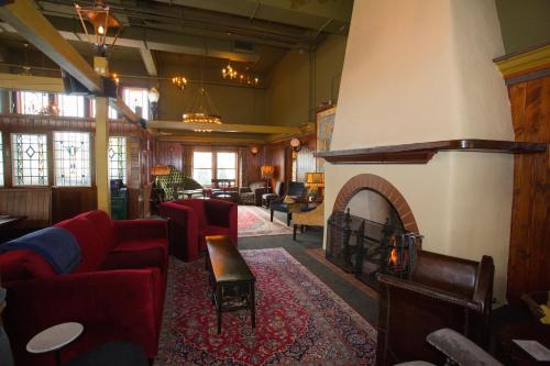 McMenamins Anderson School Image