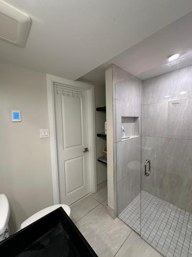 Ένα μπάνιο στο Luxurious Pvt room & Pvt heated floor bathroom near Airport