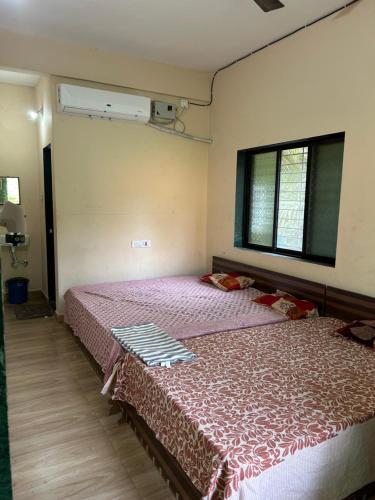 Postel nebo postele na pokoji v ubytování The Village Retreat