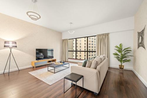 FIRST CLASS 2BR Vibrant Retreat Near JBR Beach