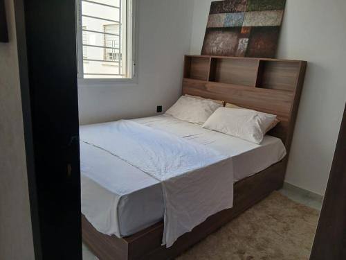 Postel nebo postele na pokoji v ubytování Cozy two bedroom apartment