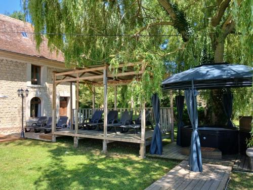 Taman di luar Le PRESSOIR