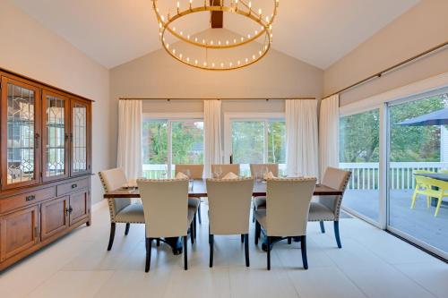 Φωτογραφία από το άλμπουμ του High-End Estate in Norwalk Quiet and Spacious! σε New Canaan