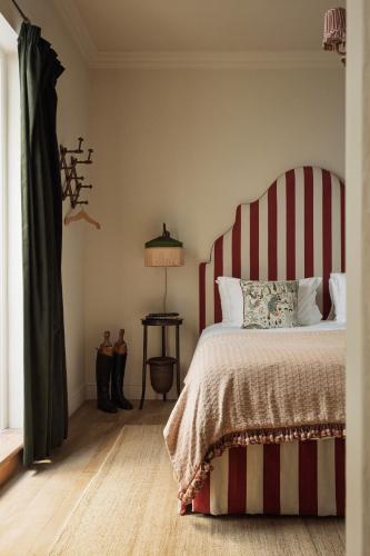 Postel nebo postele na pokoji v ubytování Luxury Central Bath Apartment with Private Sauna